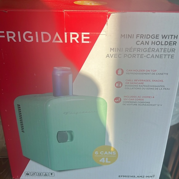 Frigidaire Mini Cooler - Picture 5 of 7